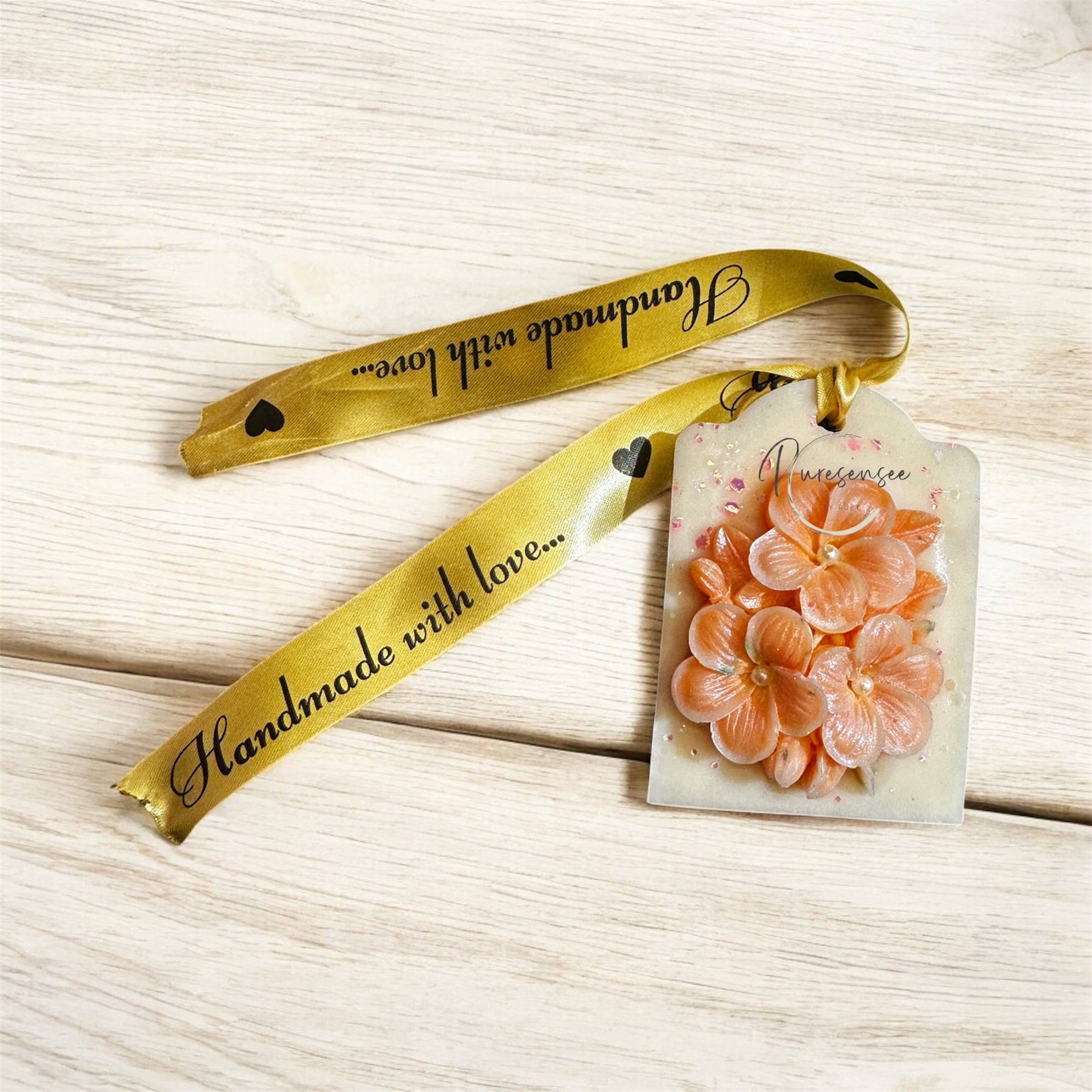 Floral wax sachets