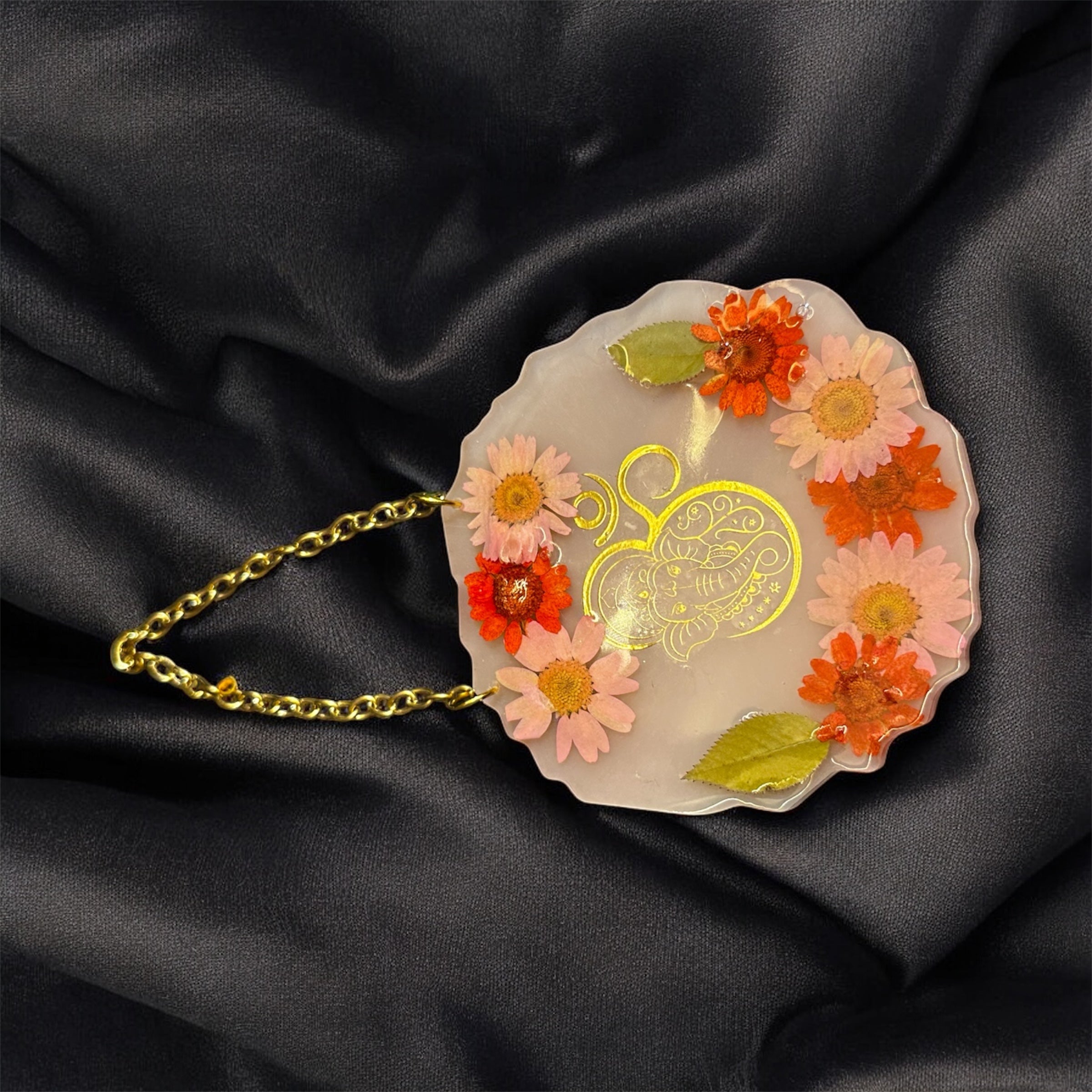 Resin wall hanging